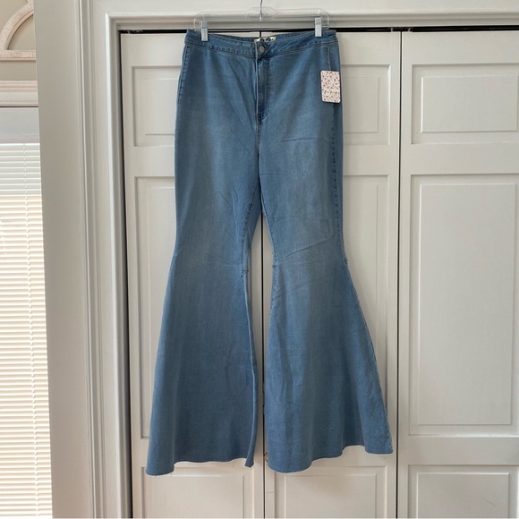 We The Free Just Float on Flare Bell Bottom Jeans | Size 32 - Picture 5 of 7
